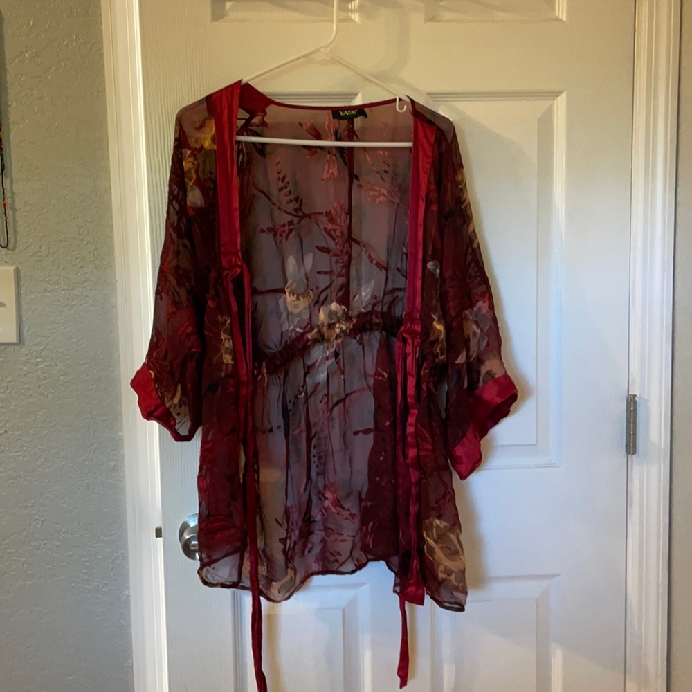 Cute maroon/transparent cardigan or robe if your feeling like showing off ;)